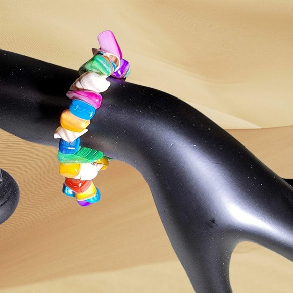 Bright, multi-colored rocks and shells on a stretchy bracelet - Picture 6 of 10